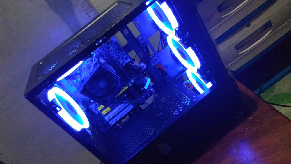 Early stage,

As you can see my fans are all exhaust, its just for a show off, I'll fix them later