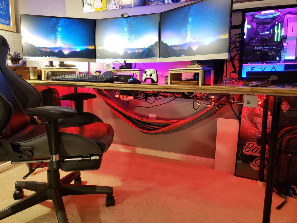 GO EASY ON MY CABLE MANAGEMENT!!!
the desk is only 1.5" (38mm) thick so it's hard to hide... sorry...
ENO Hammock hung as foot swing