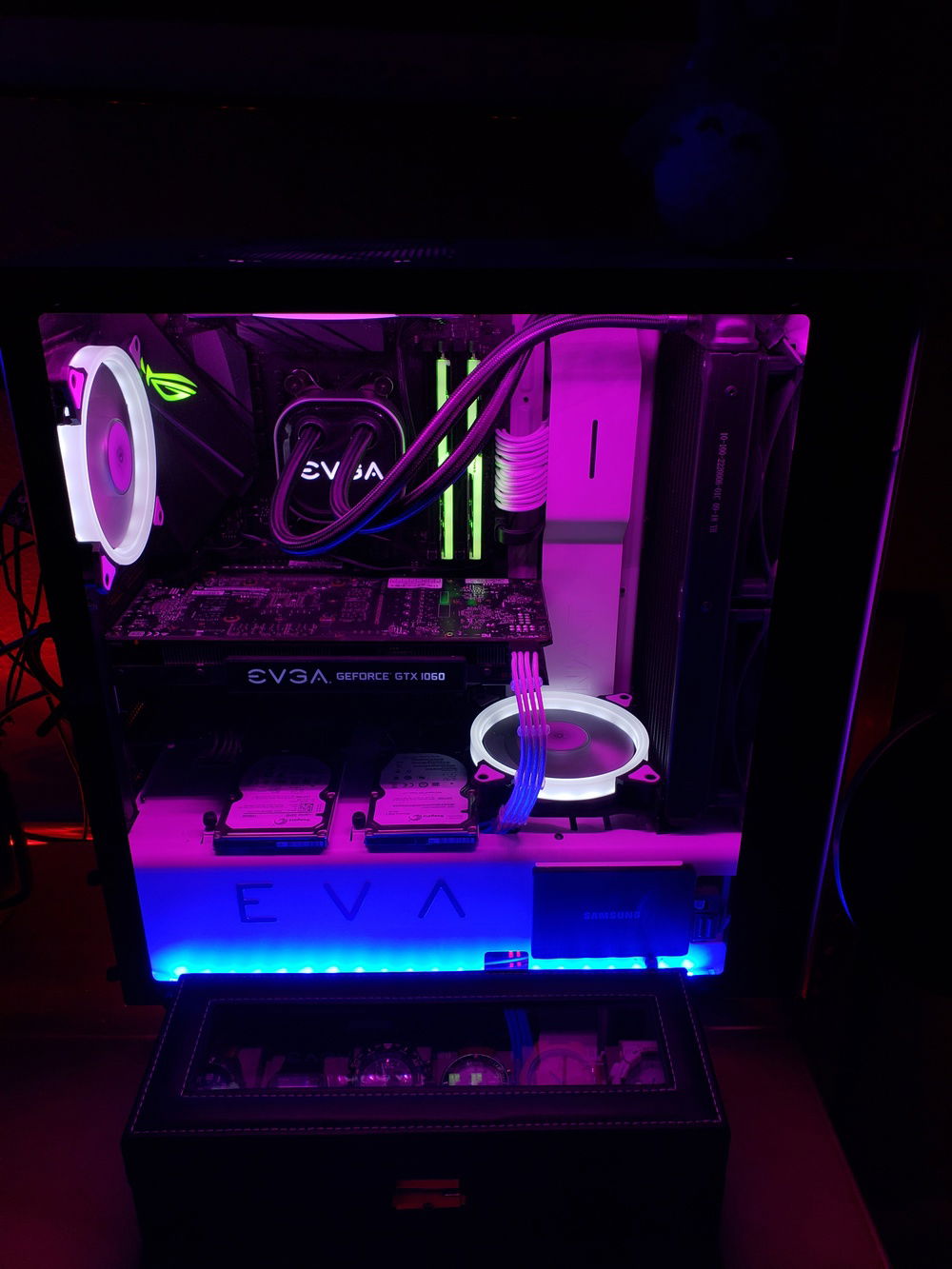 PLEASE COMMENT! I APPRECIATE ALL COMPLIMENTS AND CRITICISMS!