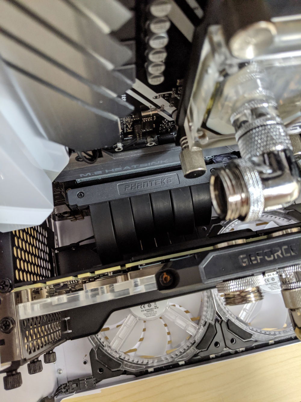 Phanteks Vertical mount and riser cable