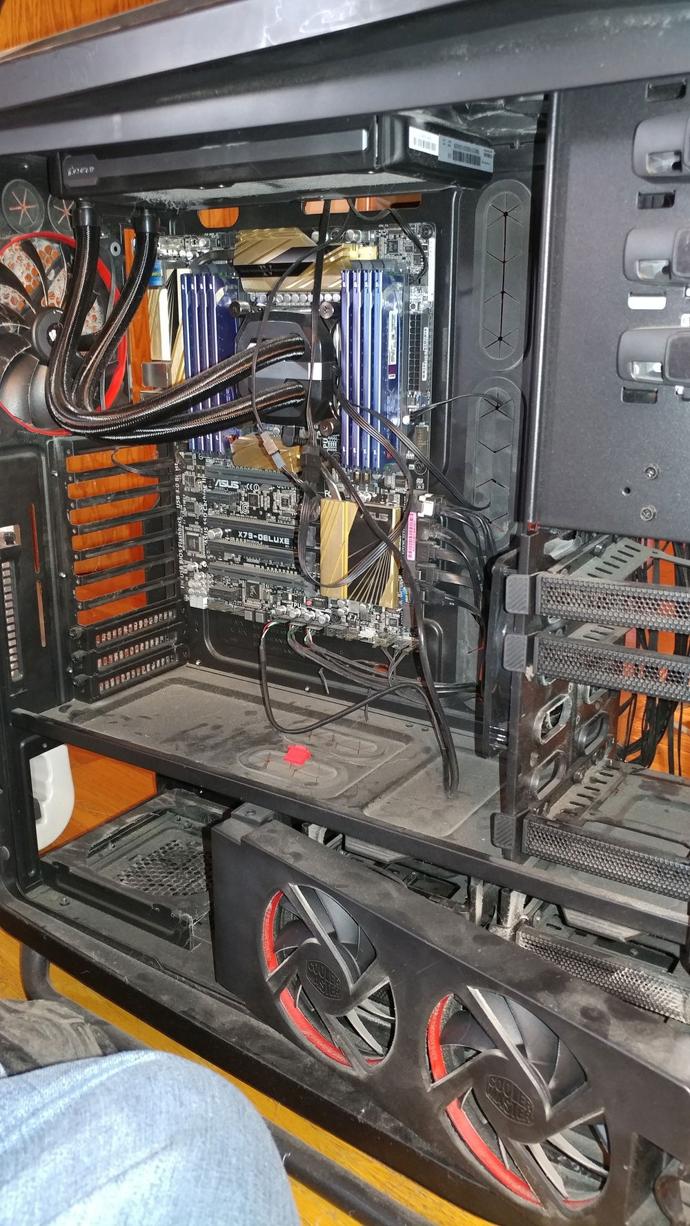 Figured I'd throw in one pic of my old system here, this was my faithful warrior from 2012-2017. The Cosmos 2, at one point when I had something like 8 3.5 drives and 2 980Tis in it, weighed close to 80lbs. Thing was an absolute monster.

Various configs throughout its life. Purchased this way back when Sandy Bridge launched. 2600K/9800GTX was the build. Went through two X79 boards, but only one golden 3960X. 5.0 24/7 for the full 5 years. GPUS included: 9800GTX, HD4890, 7970, 2x 7970, 3x 7950, 2x 290X, 2x 980Ti, 2x 1080Ti.