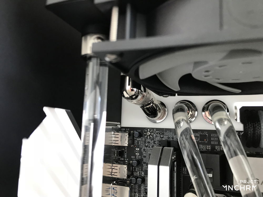 Top radiator outlet that runs in a quick loop around the back and then in and out of the CPU block.