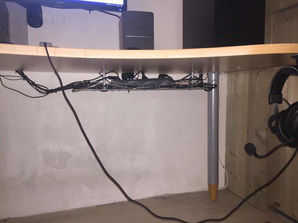 this is my cablemanagement solution.