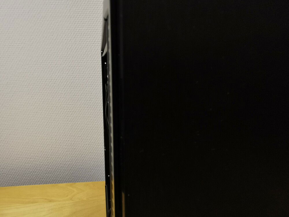 Not much room left beween the CPU-cooler and the side of the chassis 😬