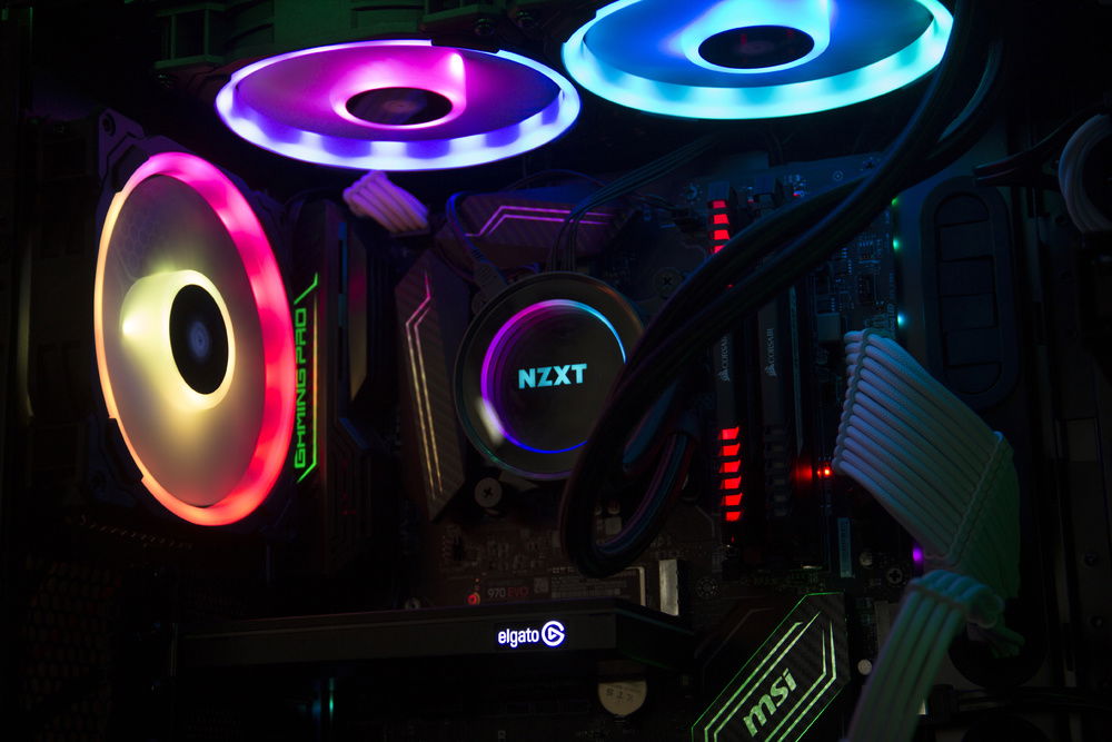 The LL140 fans from corsair are set to rainbow wave mode (multifan)