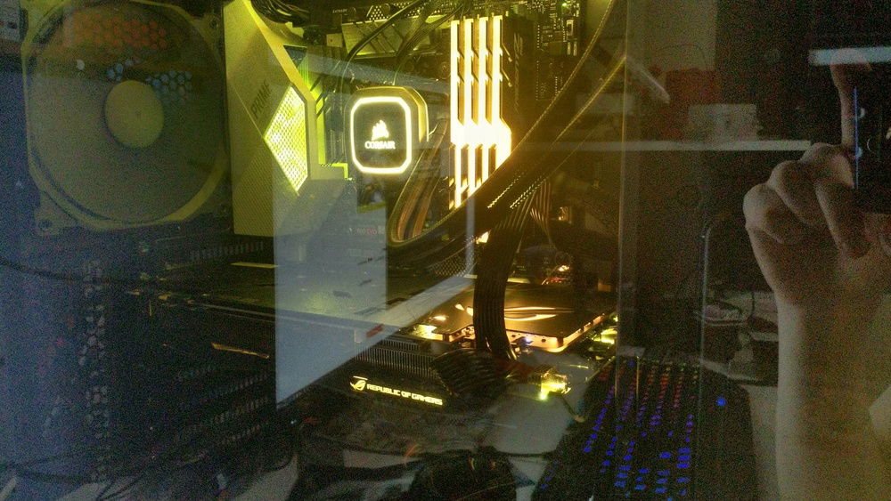 A look at the insides (with the tempered glass in-between)