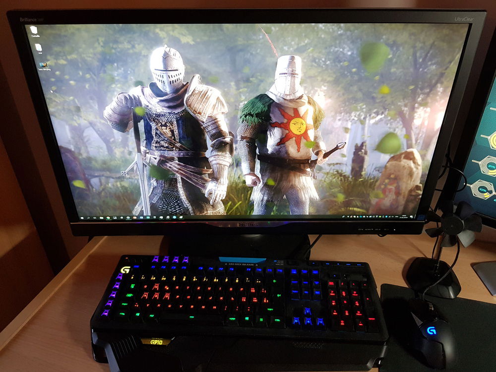 UHD Monitor, Keyboard and mouse.
Praise the Sun \[T]/
