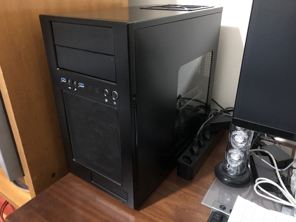 Not a desk queen by today standards, but it still aged very well!