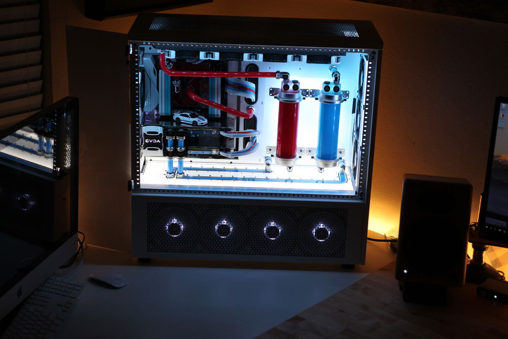 A door-less photo of Martini's insides.