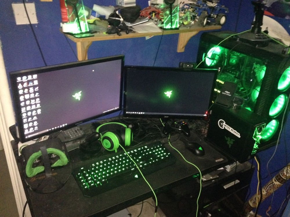 Picture I tweeted to Razer. Excuse the mess!