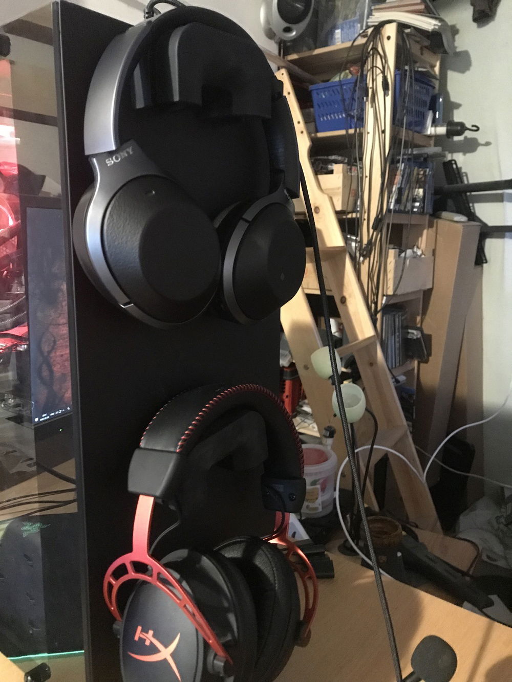 My Sony wh-1000xm2 and my hyperx cloud alpha