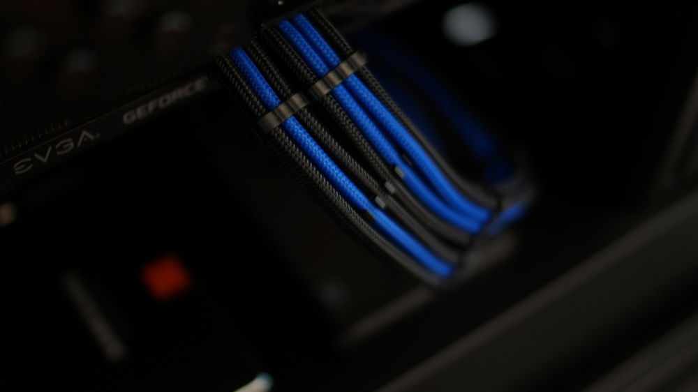 Just a close up from those beautiful pro cable extensions
(I don't write it because it's a website by cable mod; I truly love these cables)