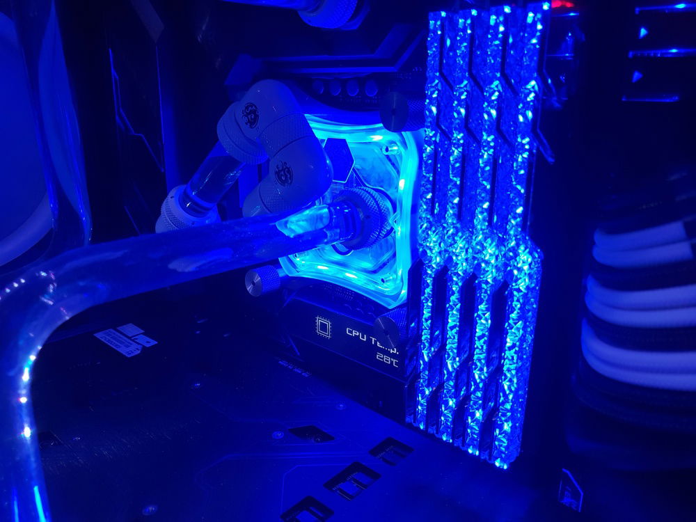 Four TRIDENT Z ROYAL for the ATX