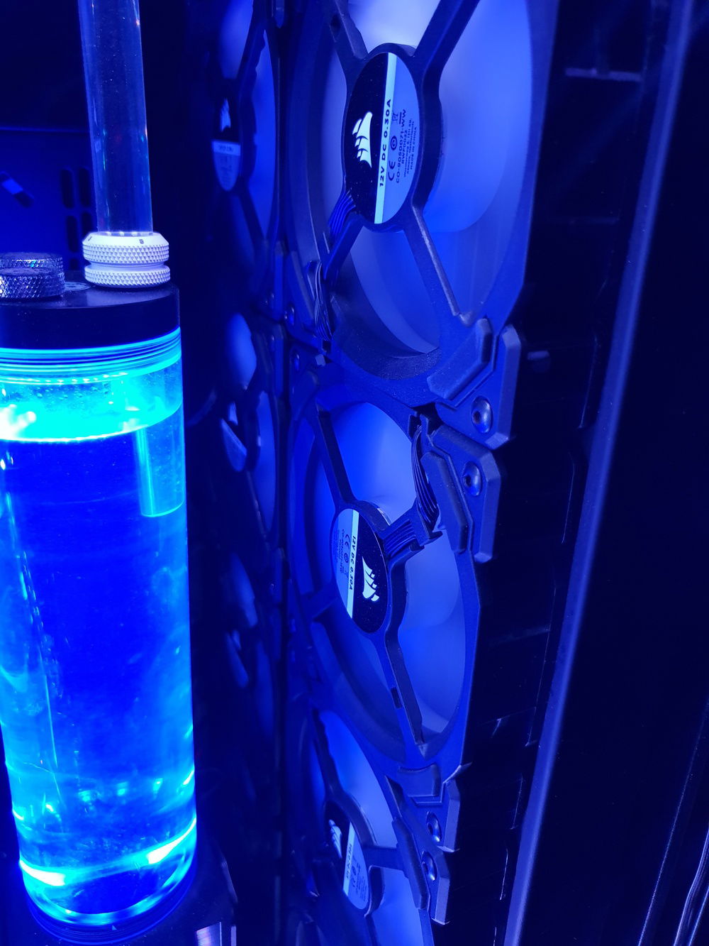 Two EKWB 480 Radiator for the sixteen fans by Corsair LL120