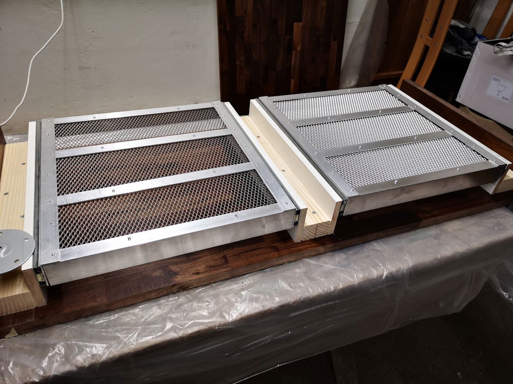 the drawers are made out of aluminum profiles and perforated sheet metal