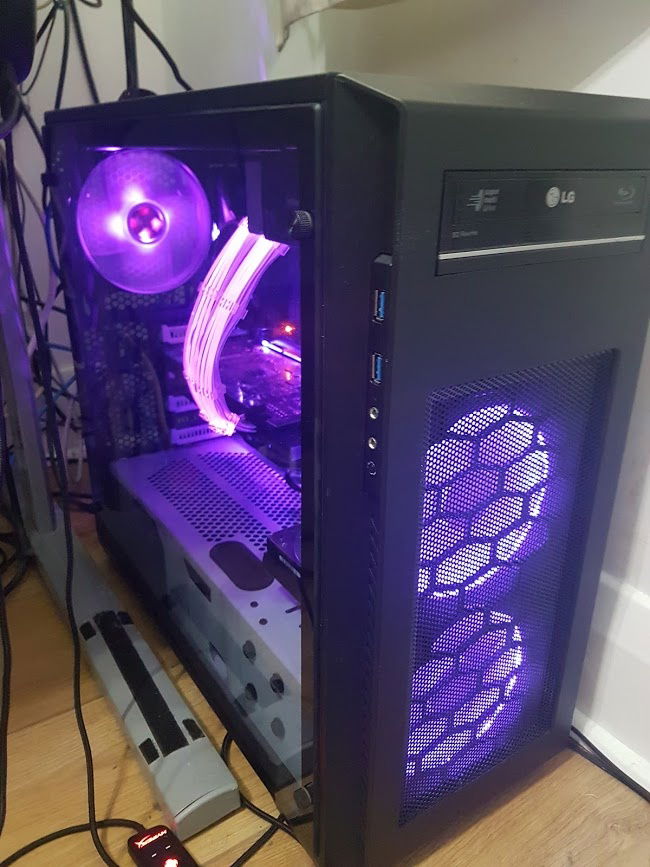 Case in the dark, lighting cycling colours
