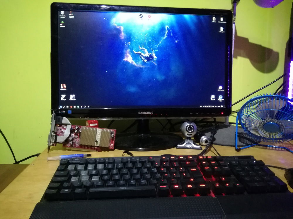 close look of the keyboard and monitor.