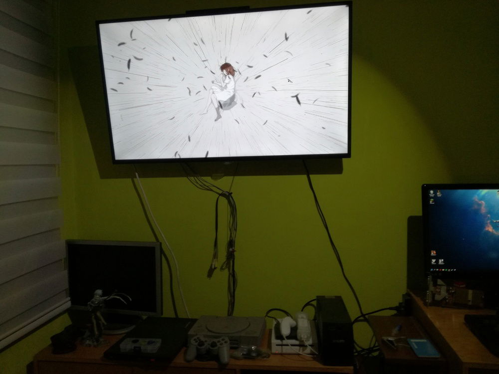 Aoc smart Tv for playing with friends multiplayer games.