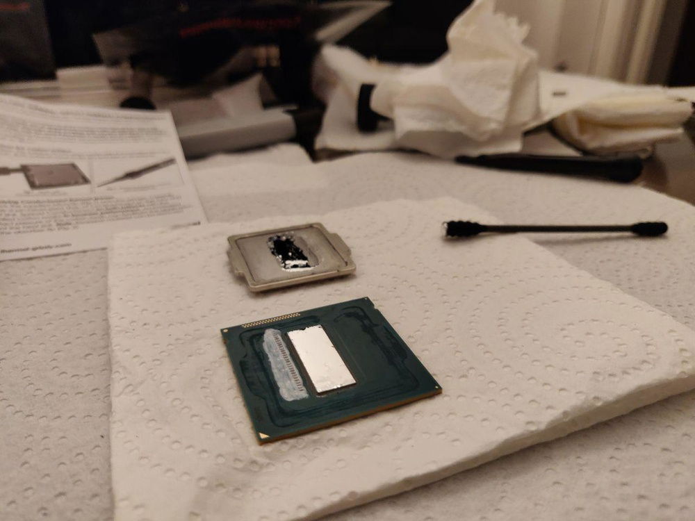 Delidded the CPU one year later, by the time I changed the liquid from orange to blue.