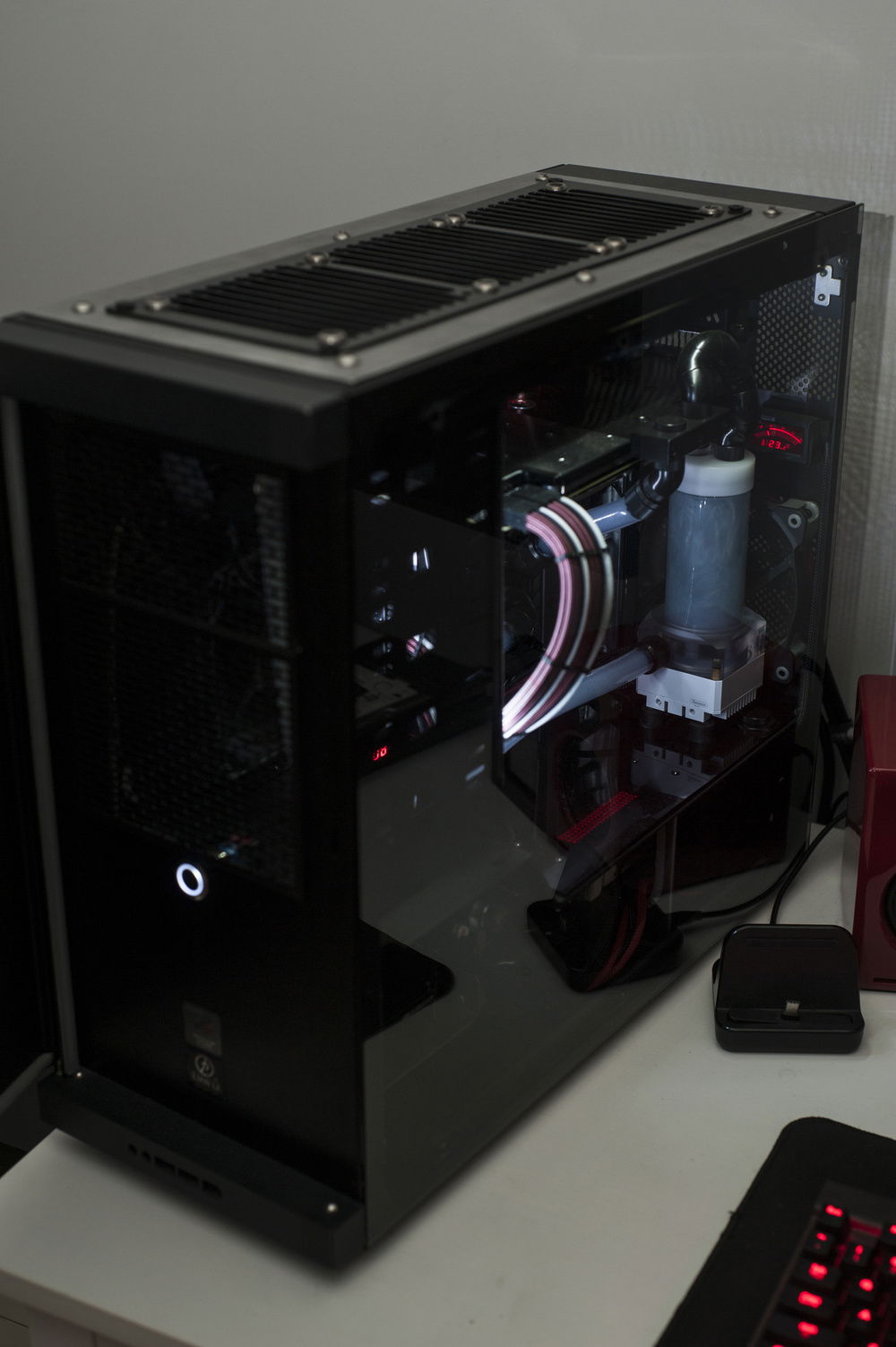 Before the switch to 1080 Ti and Red fluid. This had Vue coolant in it at the time.