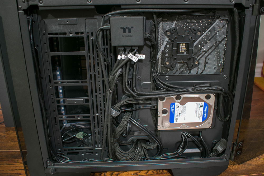 Attempted to do a neat cable management but this is as best as I could get the cables to behave.