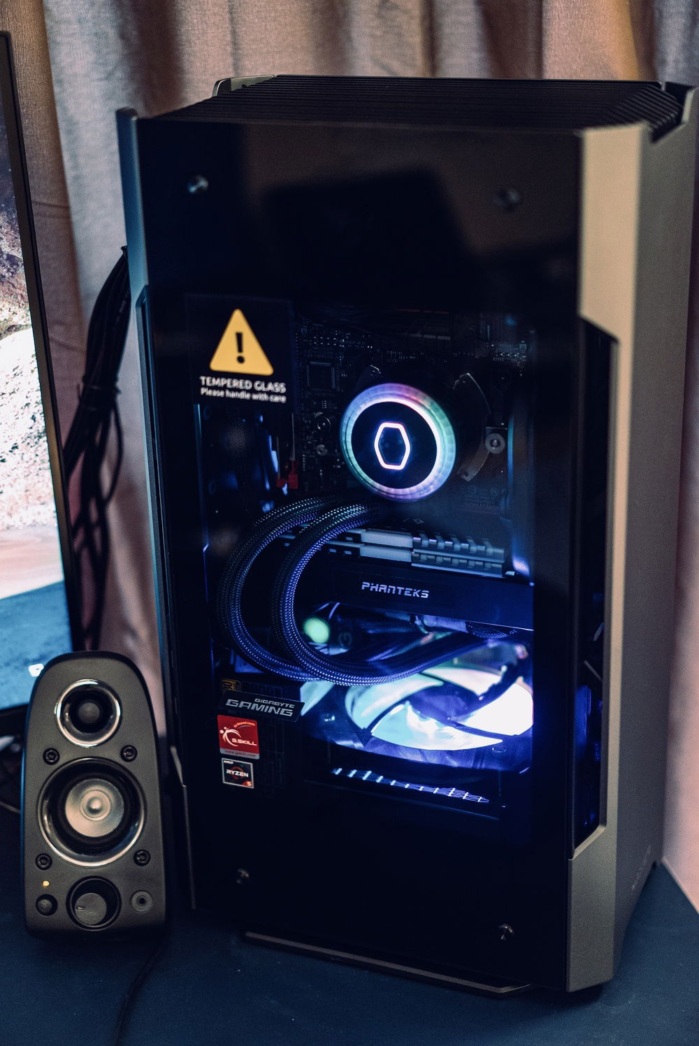 RGB beauty! The RAM modules start lighting up under load.