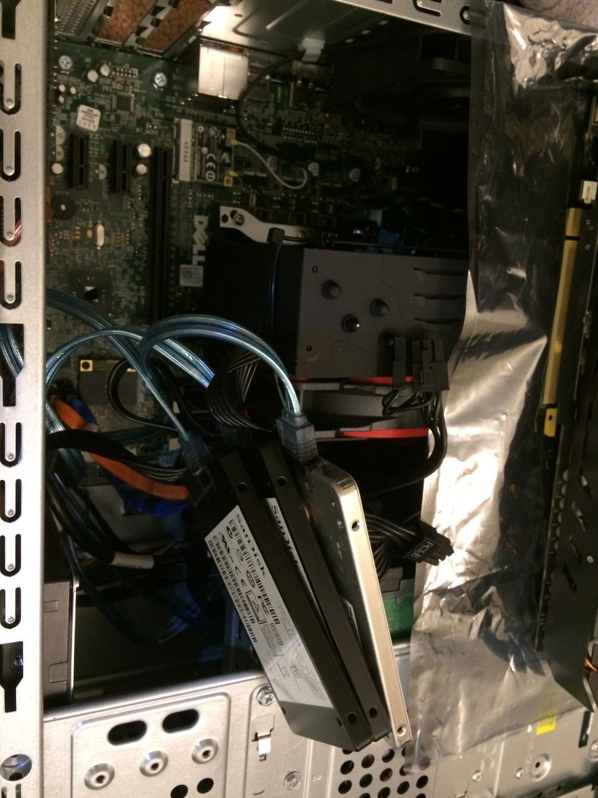 Velcro and short cables make it possible