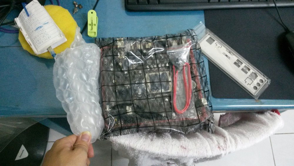 New mobo arrive, faster than before covid-19 block it :p
BTW what kind of idiot just makes this un-poppable bubble wrap? r/TIHI