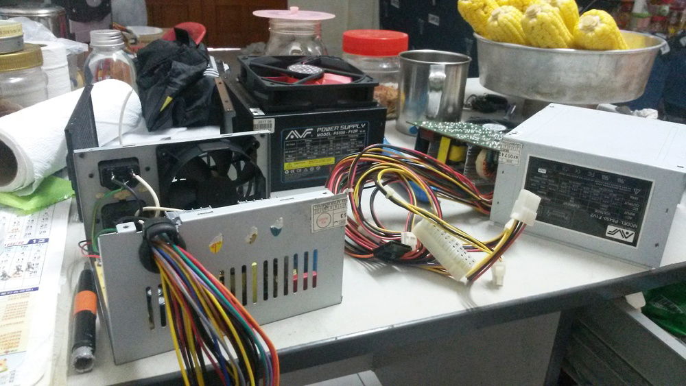 PS550-F12R in PS450-F1V2
PS450 is the one with multiple 4-pin connectors and a single SATA connector
And yeah, I have to move the PS550-F12R into that casing :v