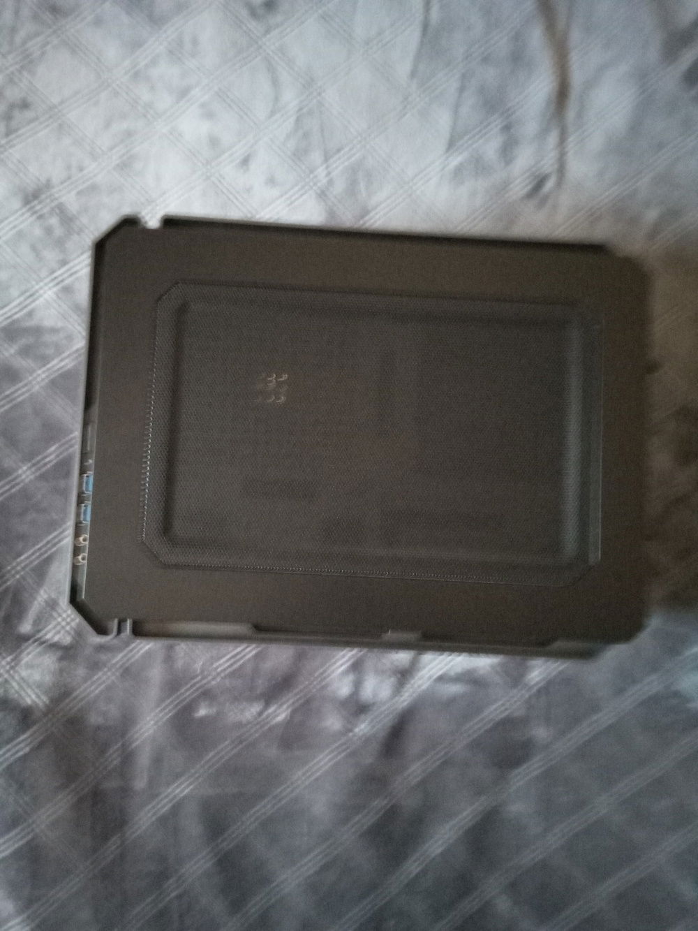 Case side view, cover on.