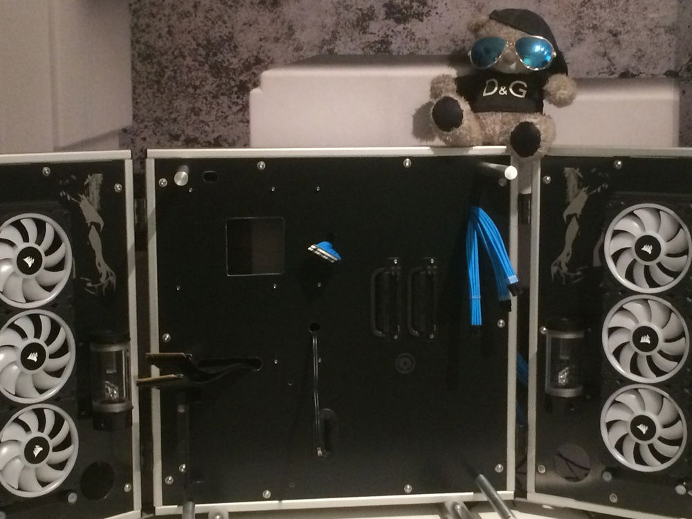 Now you can see the mistake under the PCIe Extender Cable.. :-/