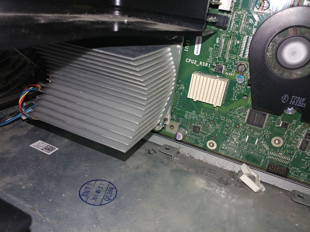 dat uber heatsink for them 95W of HEX CORE POWAHHHHHHHHHHHHHHHH