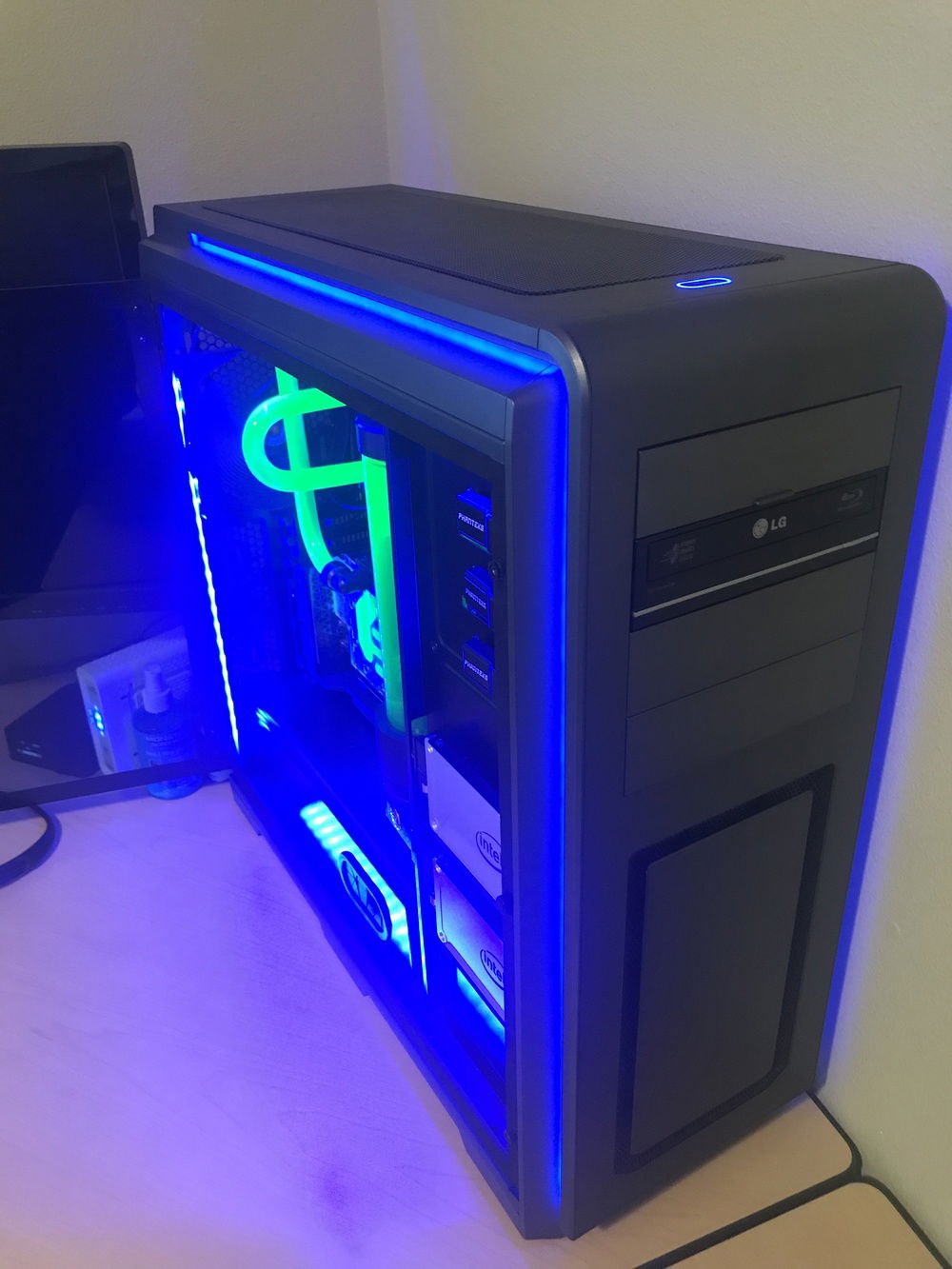 Front. Good look at the cpu tube to radiator, very close to the glass