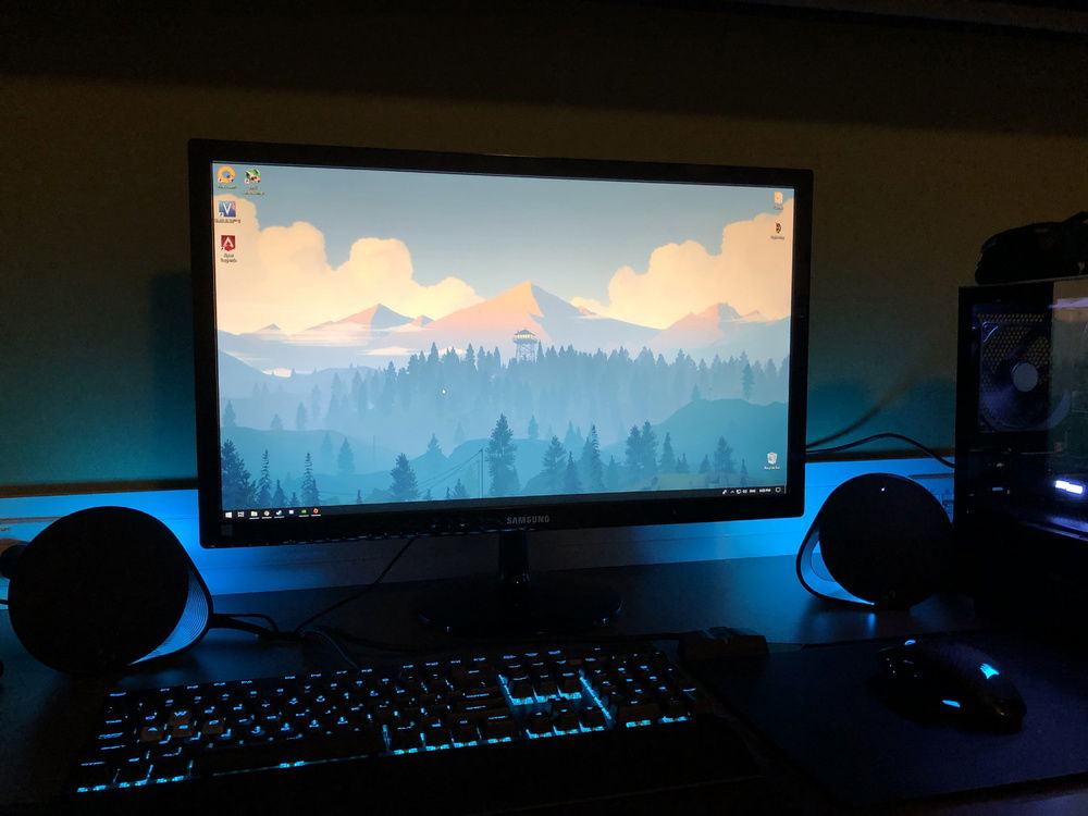 Overall photo of the set-up, matching my lighting to my wallpaper.