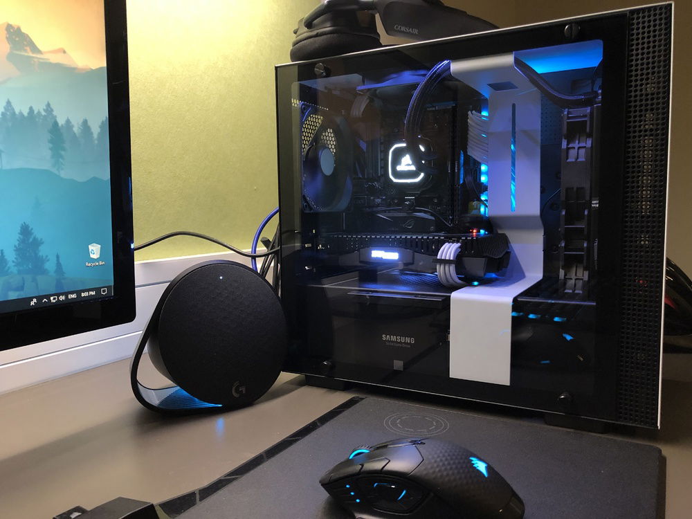With the tempered side panel on.