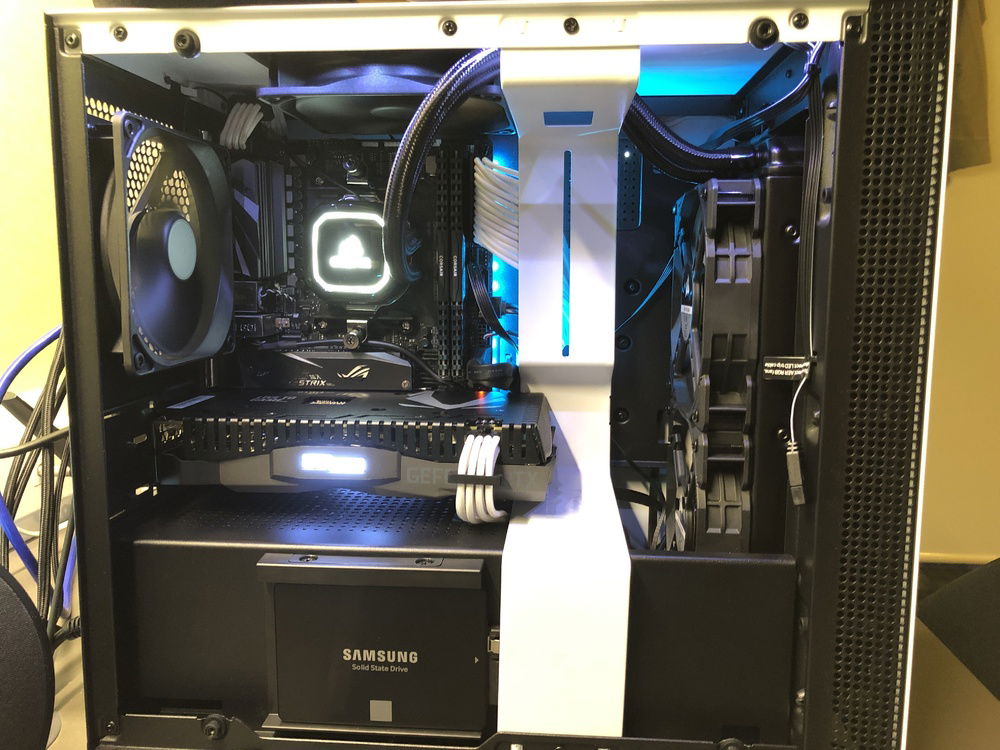 Verus with the tempered side panel off.