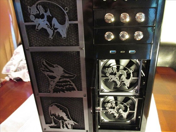 Pigs on the Wing fan grills alongside PigDogSheep fan grill