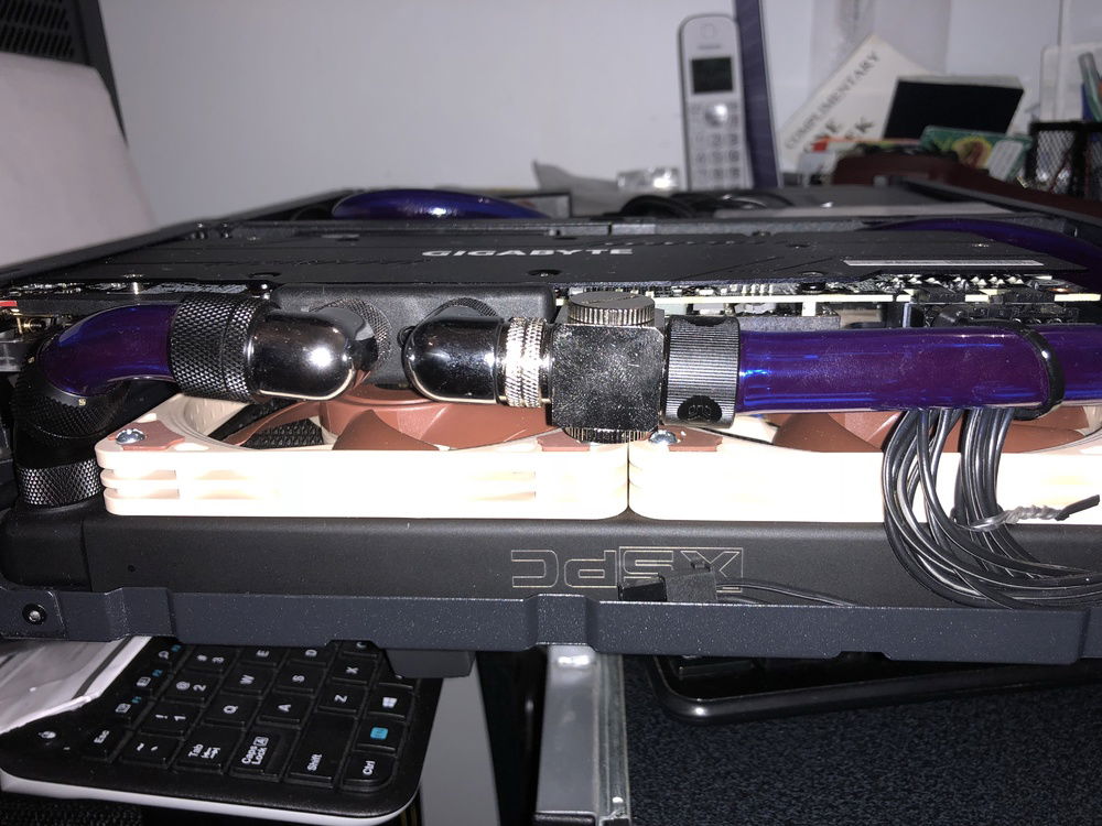 20mm XPSC radiator and 15mm Noctua fan leave enough space for airflow between them and the low profile alphacool block with the optional lateral 2-port terminal installed.