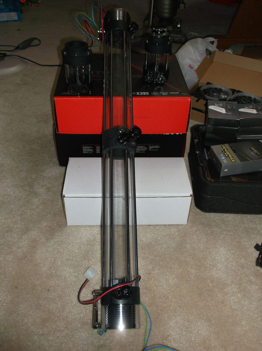 Twin 250mm reservoirs joined to make a massive cylinder of the coolstuff. D5 pumps on each end.