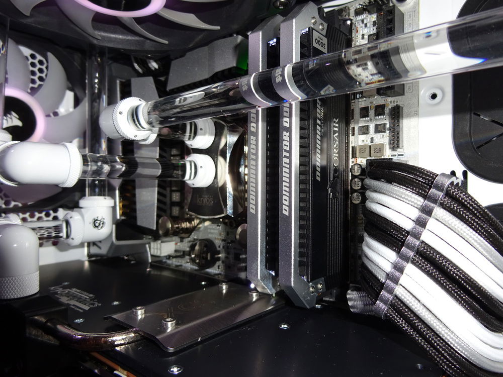 close up on cpu block,ram and glass tubing
cablemod cables with aluminum wire combs