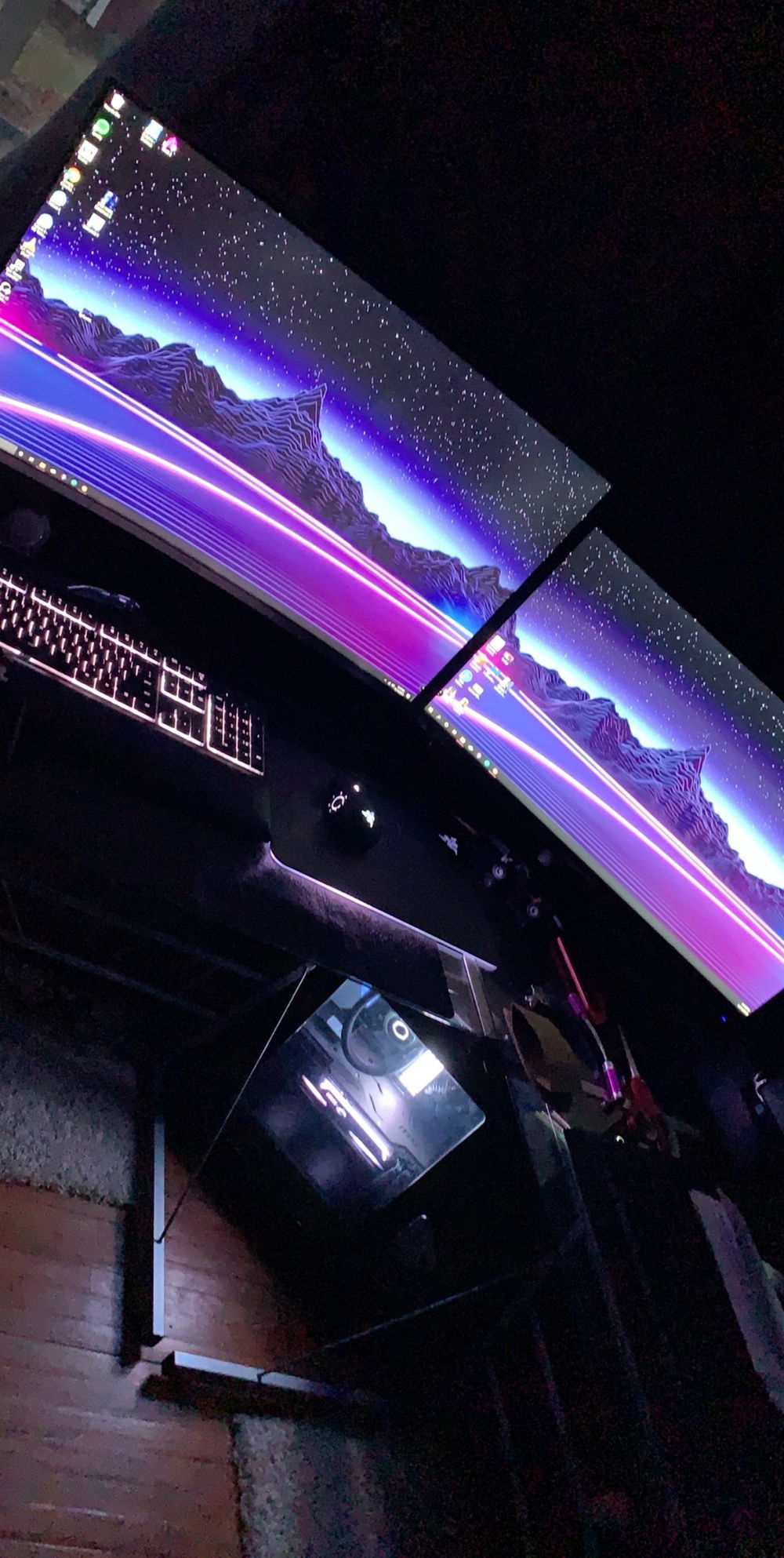 The updated new setup with my new Samsung 32” 1440p 144Hz monitor! Decided to go with an all white accent!