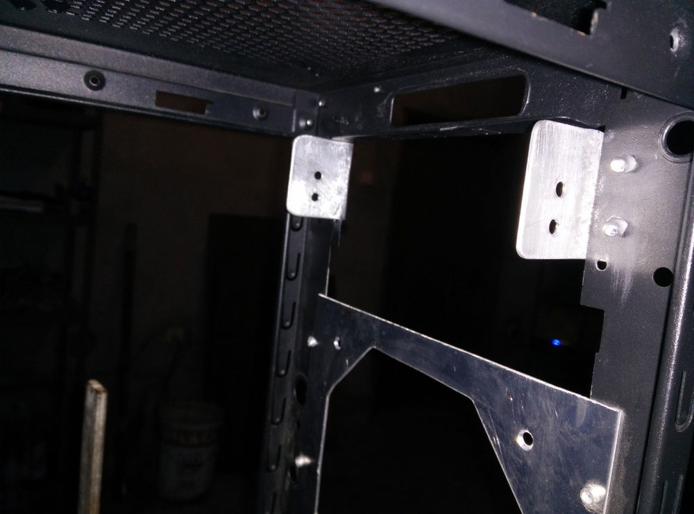 Side pieces for 5.25" bay in place.