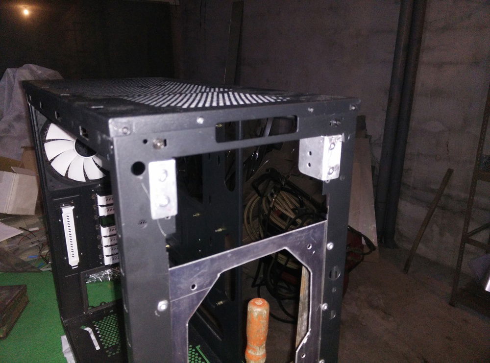 Side pieces for 5.25" bay in place.