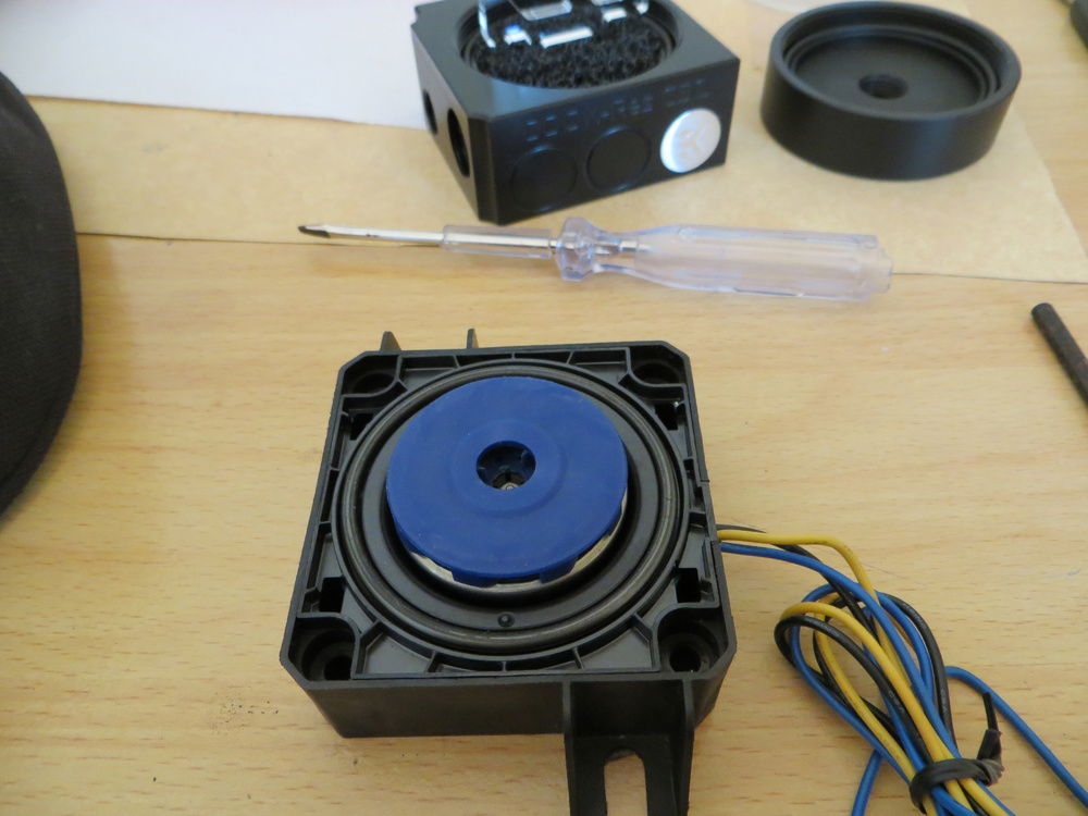 Coupling pump to reservoir combo.