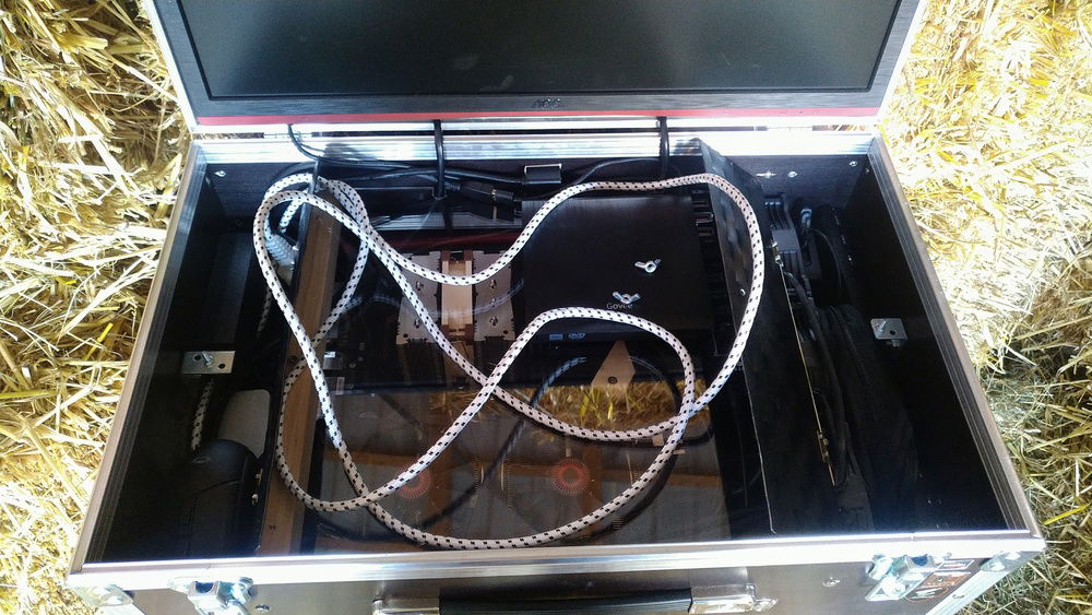 here you can see how my pheripheals are stored left and right