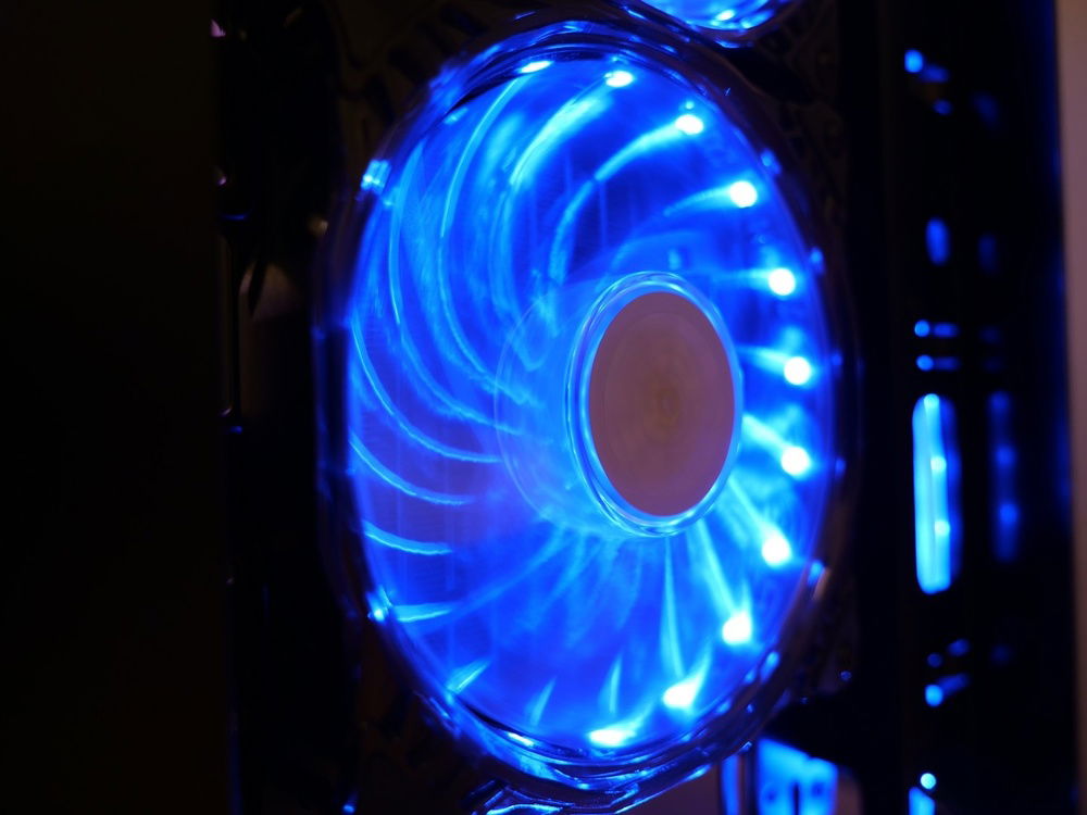 Blue RGB Akasa egas X7 fan ( front intake )