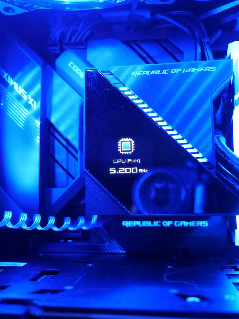 Ryujin display in the dark with setting for CPU frequency and temperature.