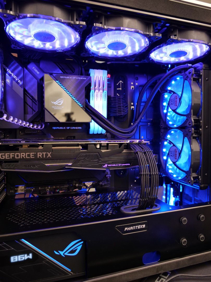 Angled shot to see the secondary set of fans installed on the Ryujin radiator.