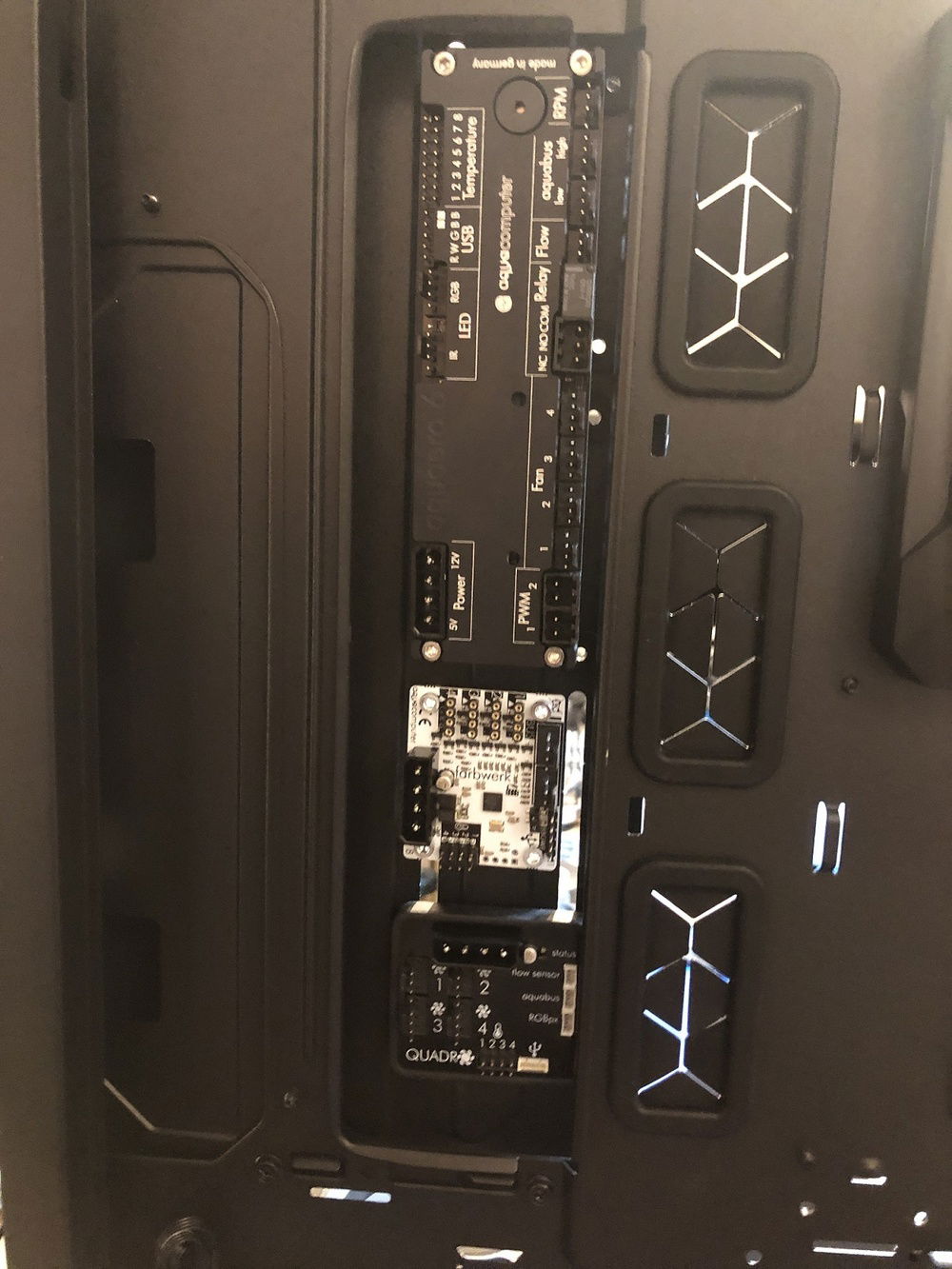 Aquaero, Farbwerk and Quadro mounting in the case