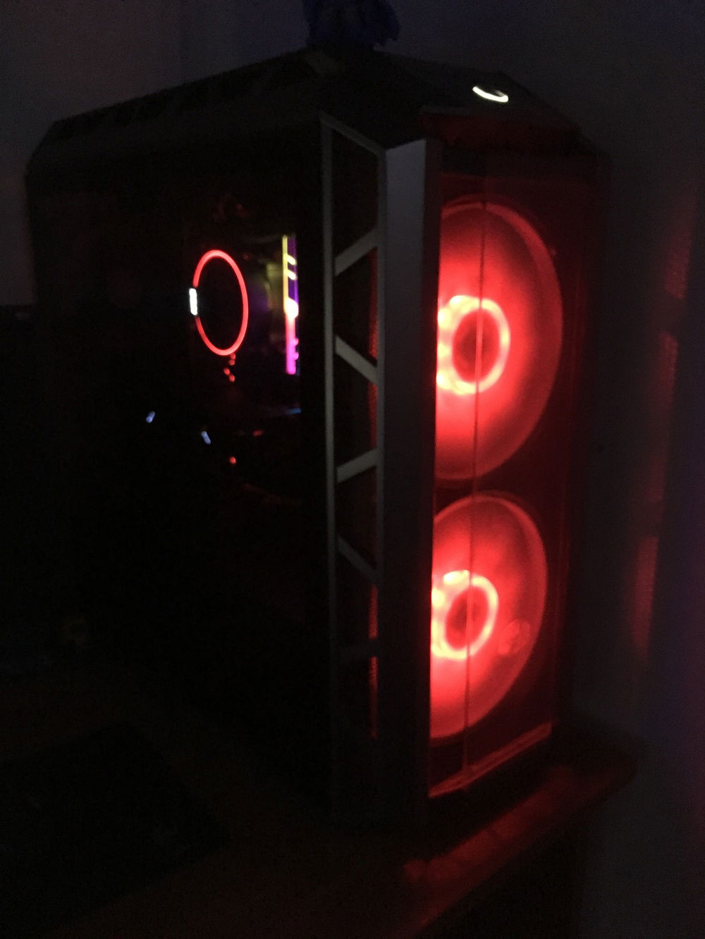 The casing used is an Cooler Master 500H!